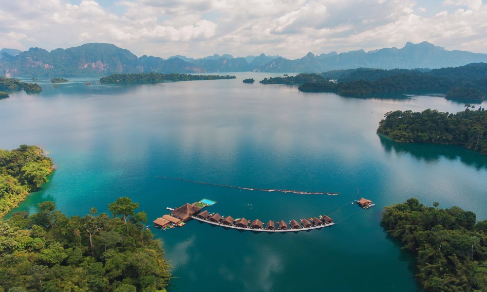 One-day tour to Cheow Lan lake in Khao Sok National Park, Koh Samui, Thailand