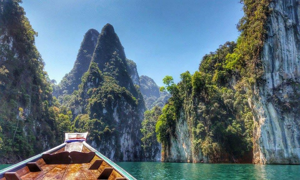 One-day tour to Cheow Lan lake in Khao Sok National Park, Koh Samui, Thailand