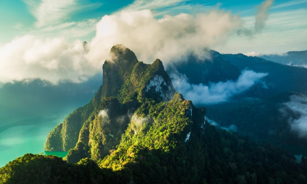 One-day tour to Cheow Lan lake in Khao Sok National Park, Koh Samui, Thailand