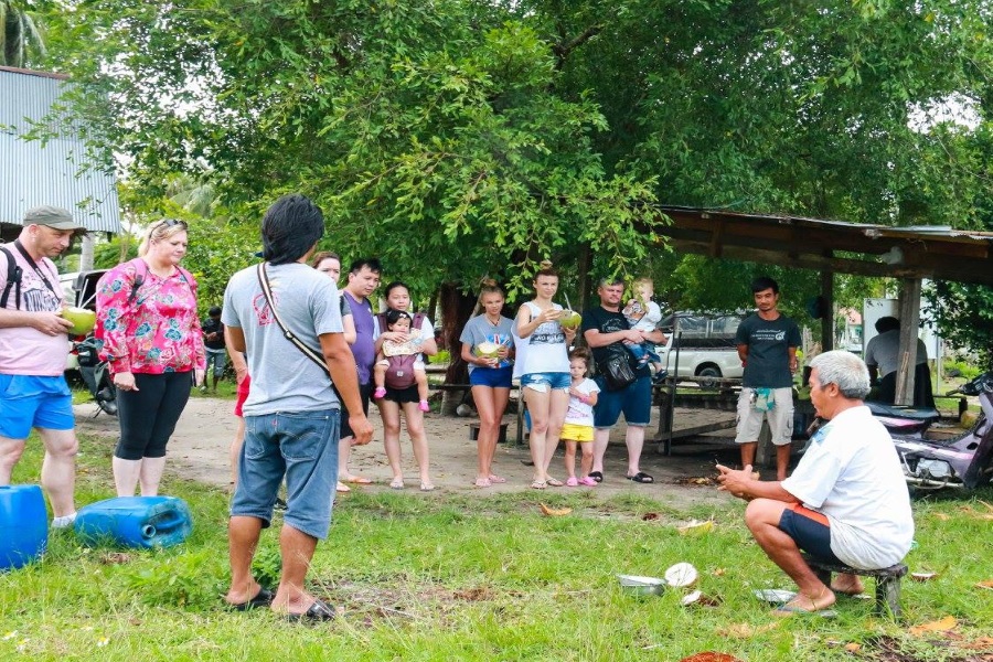 Living Thailand – tour to the family Eco-farm of elephants, Koh Samui, Thailand
