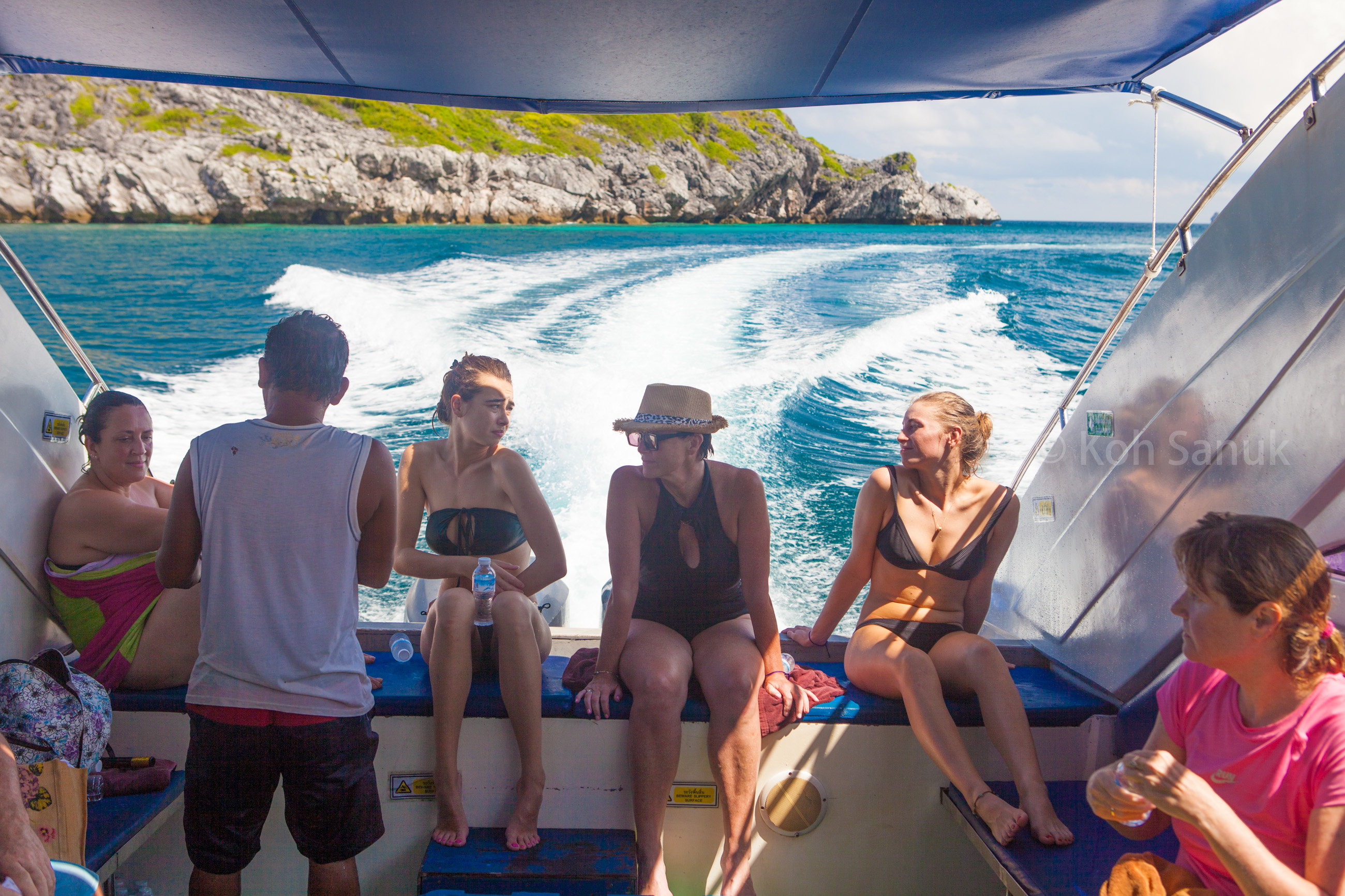 Romantic overnight at Koh Paluay, Angthong marine park, Koh Samui, Thailand