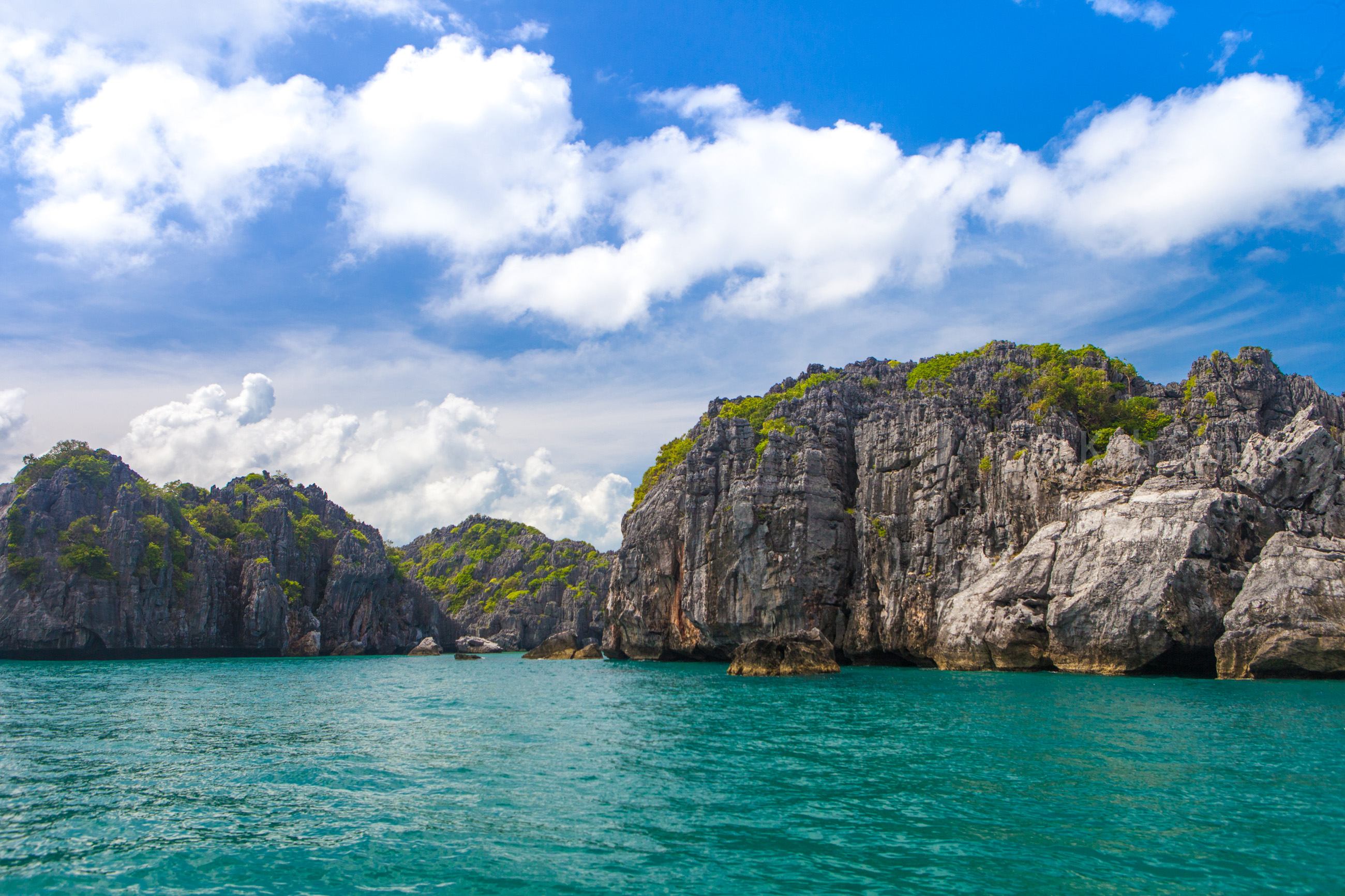 Romantic overnight at Koh Paluay, Angthong marine park, Koh Samui, Thailand