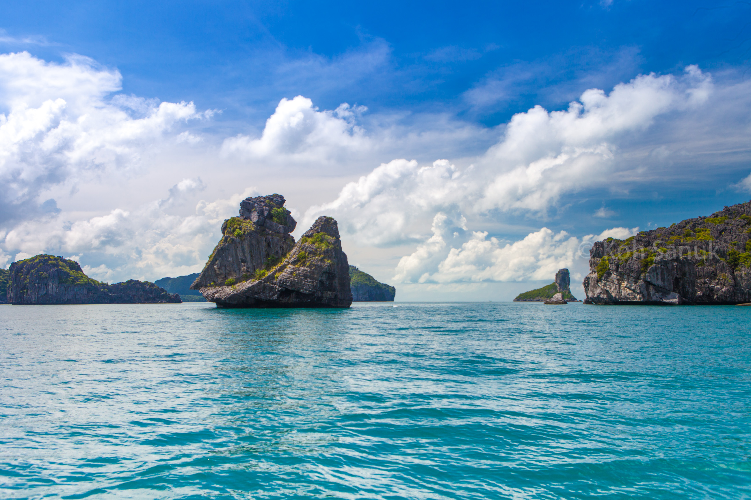 Romantic overnight at Koh Paluay, Angthong marine park, Koh Samui, Thailand