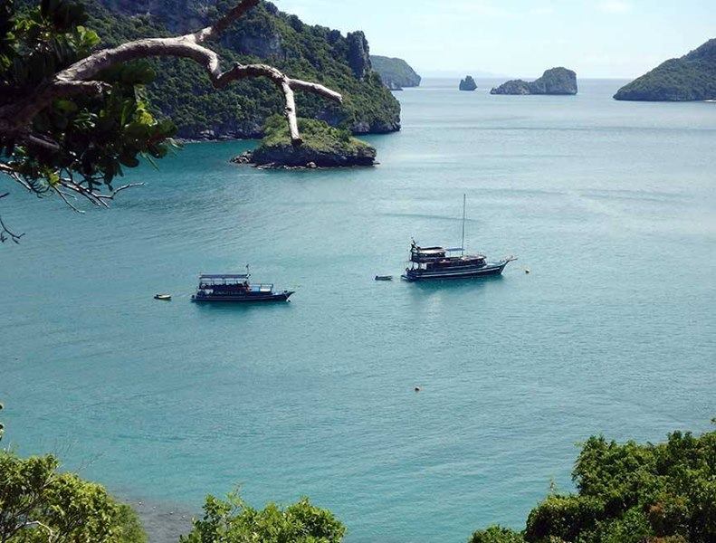 Blue & Red Dragon traditional Thai yachts, Koh Samui, Thailand