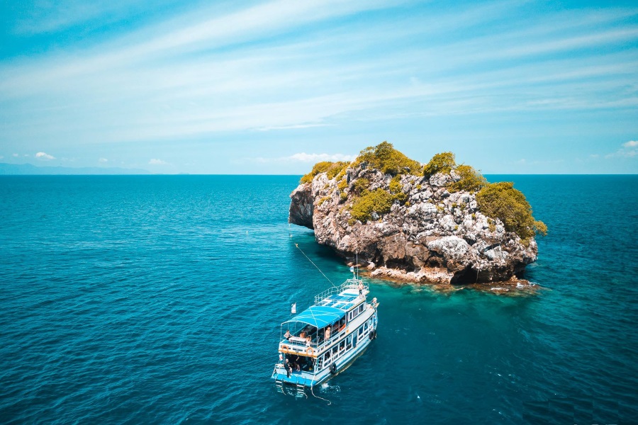 Diving tours on Big boat, Koh Samui, Thailand