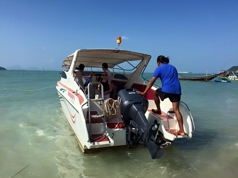 Cruises to Koh Tan by one-engine speedboat “Hemingway”, Koh Samui, Thailand