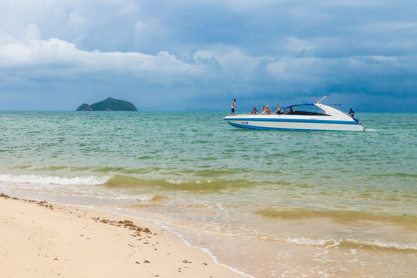 Romantic overnight at Koh Paluay, Angthong marine park, Koh Samui, Thailand