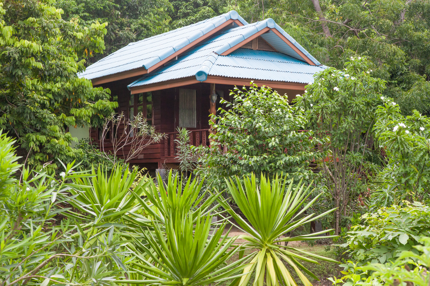 Romantic overnight at Koh Paluay, Angthong marine park, Koh Samui, Thailand