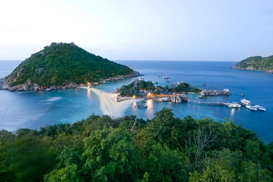 Romantic overnight at Koh Nang Yuan, Koh Samui, Thailand