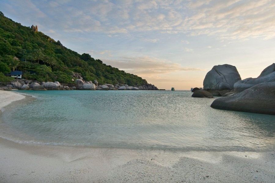 Romantic overnight at Koh Nang Yuan, Koh Samui, Thailand