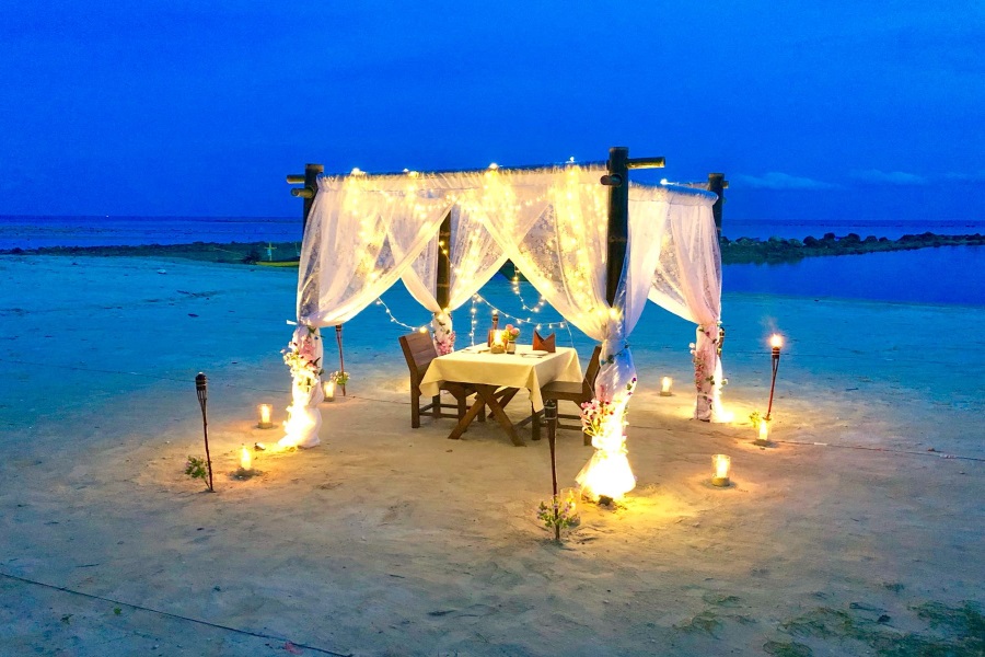 Romantic speedboat cruise with dinner on the beach, Koh Samui, Thailand