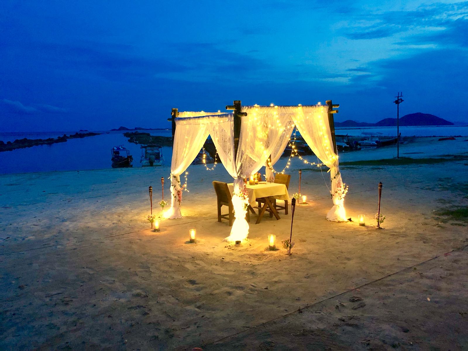 Romantic speedboat cruise with dinner on the beach, Koh Samui, Thailand