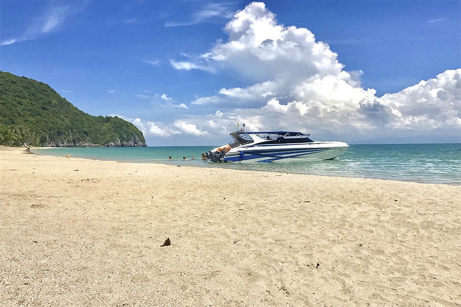 Romantic speedboat cruise with dinner on the beach, Koh Samui, Thailand